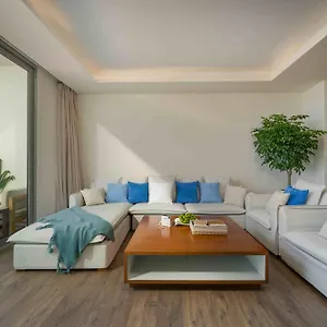 Stunning Across My Khe ! Rooftop Pool & Gym 아파트
